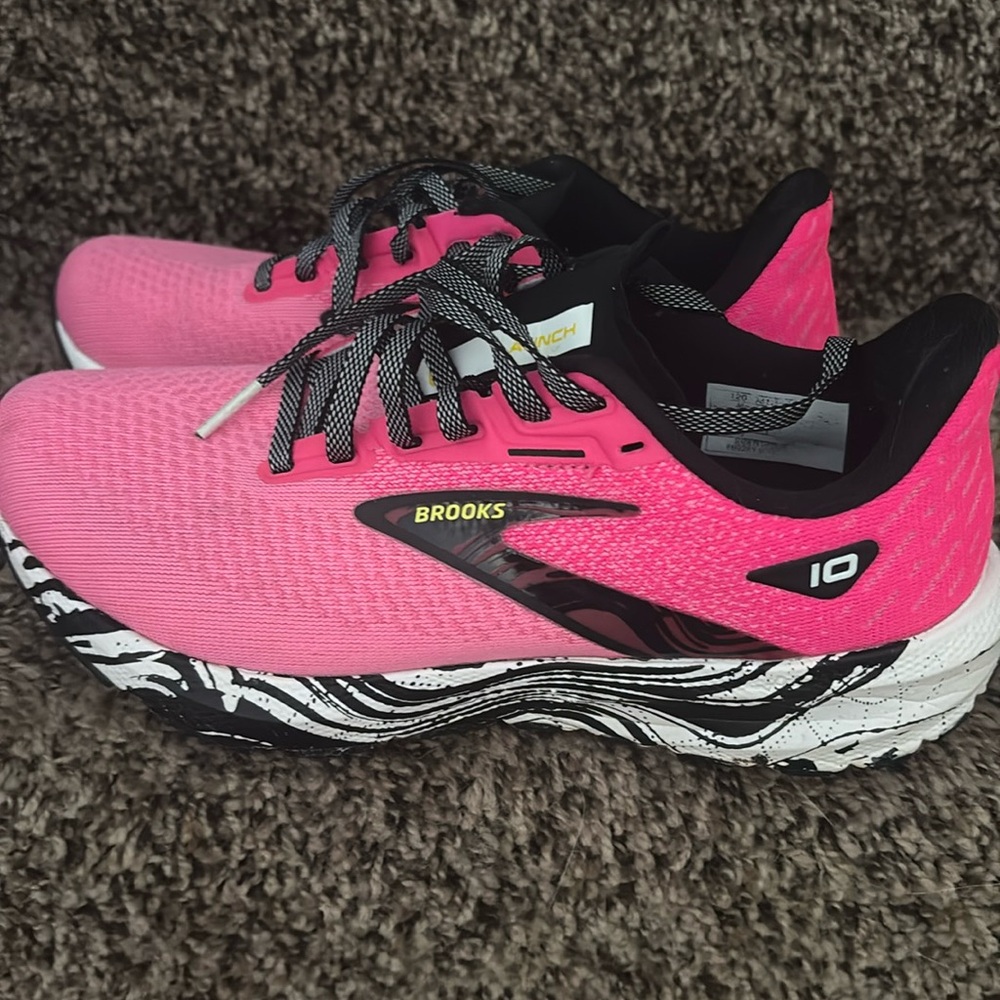 Women’s brook sneakers